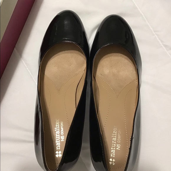 NIB Naturalizer Penny, Black Shiny 9M - Picture 3 of 4